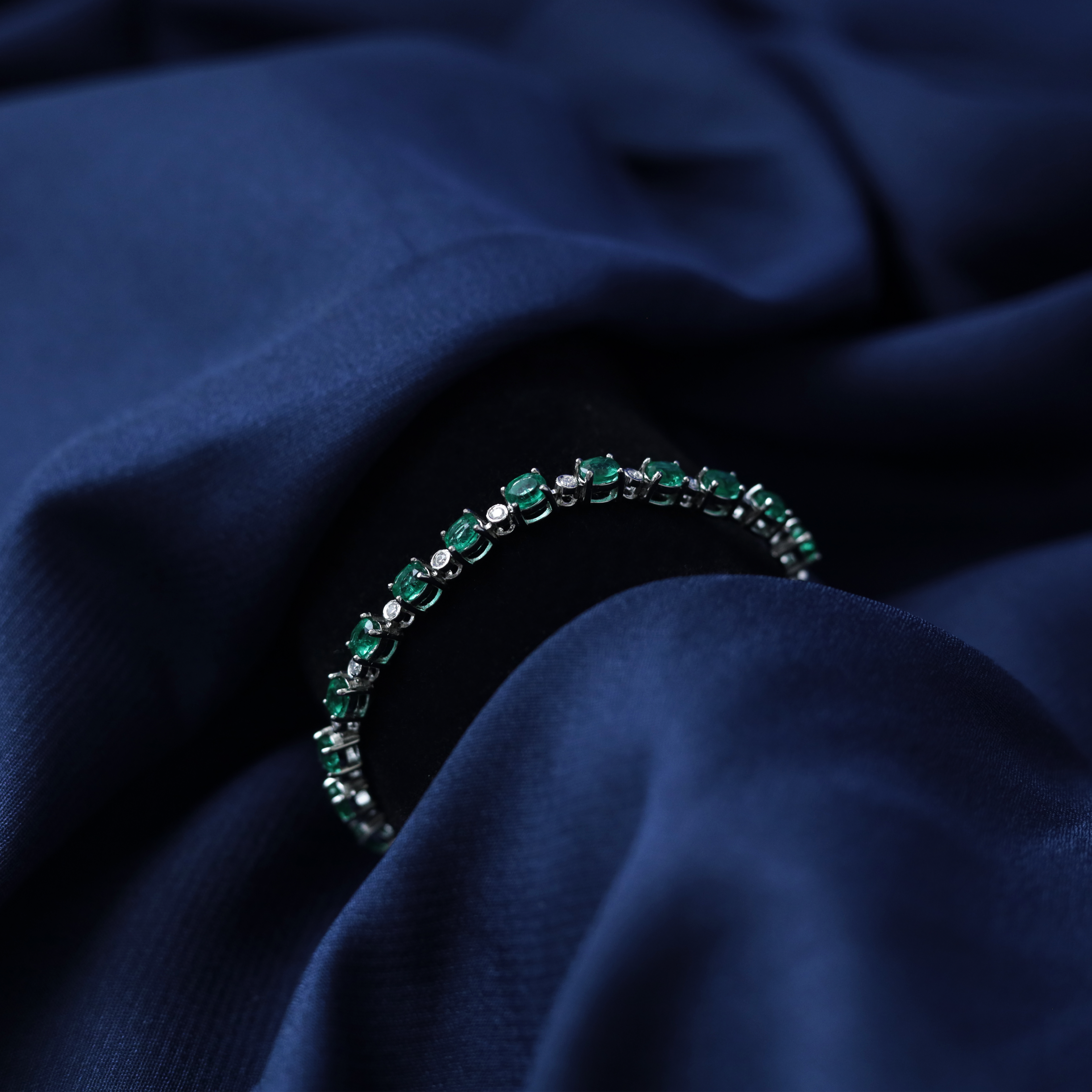Emerald Garden Bracelet – Detail View – Silver Moissanite – Myraé