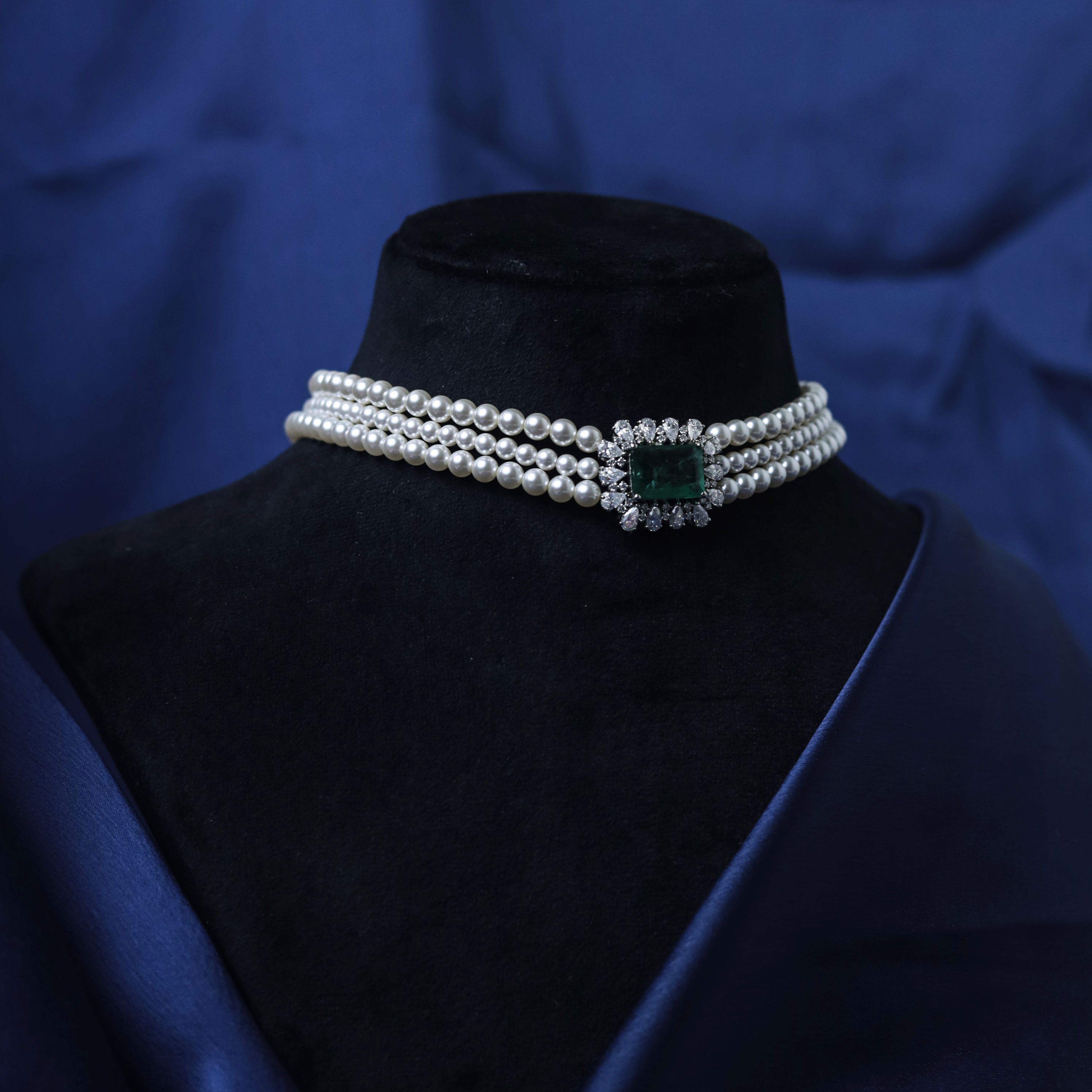 Victorian Emerald Pearl Choker – Side View – Silver Moissanite – Myraé