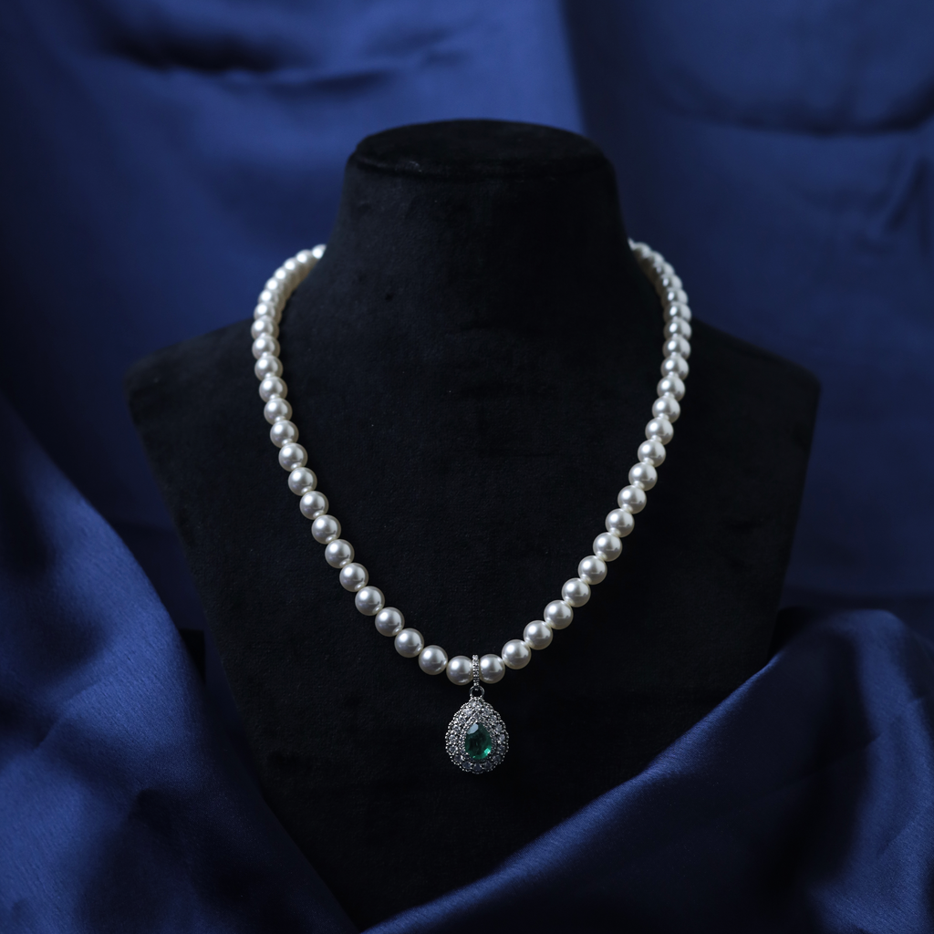 Duchess Emerald Pearl Necklace – Silver Emerald Moissanite Necklace – Myraé
