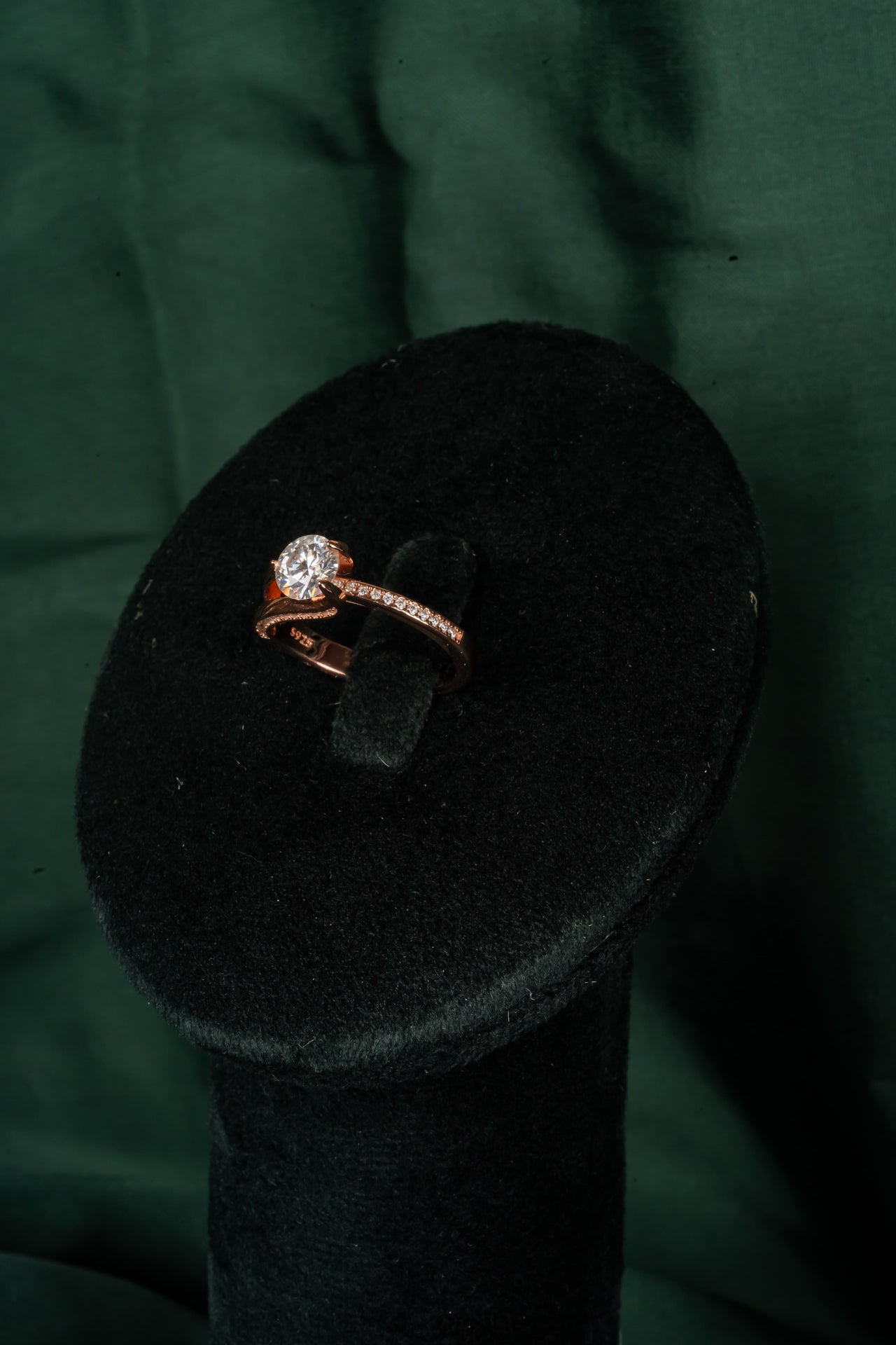 ROSE GOLD CENTERPIECE RING