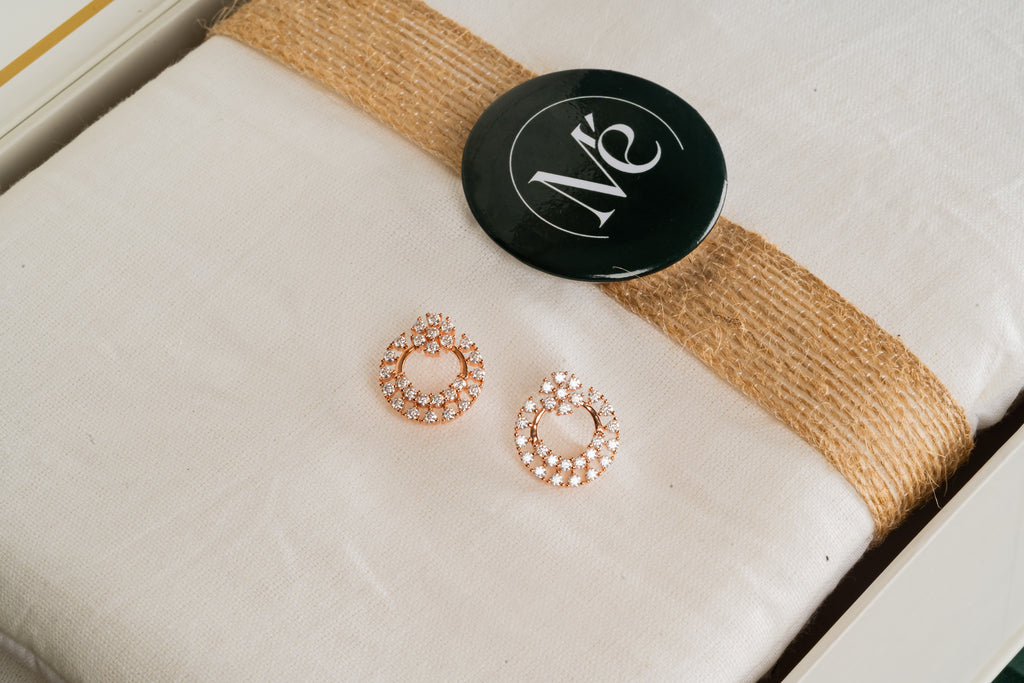 Rose Gold Wreath Stud Earrings – Detail View – Rose Gold Moissanite – Myraé