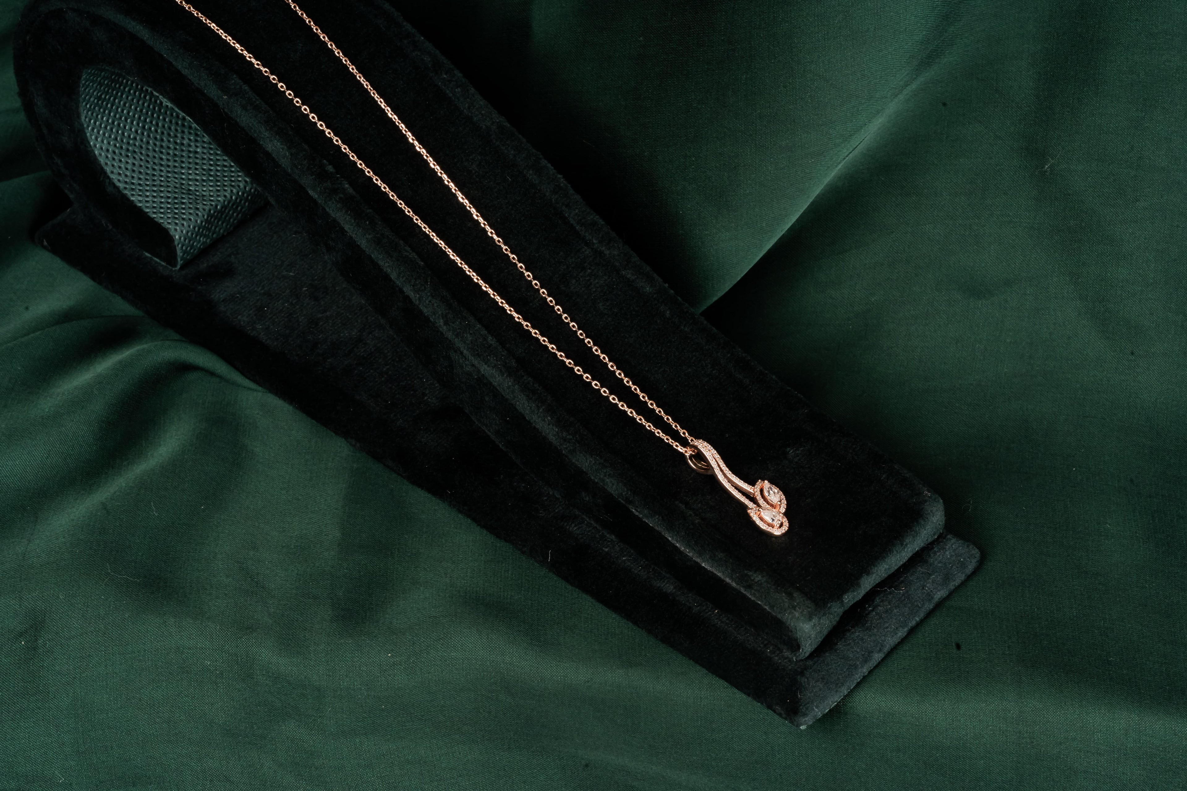 Rose Gold Tied Form Pendant – Detail View – Rose Gold Moissanite – Myraé