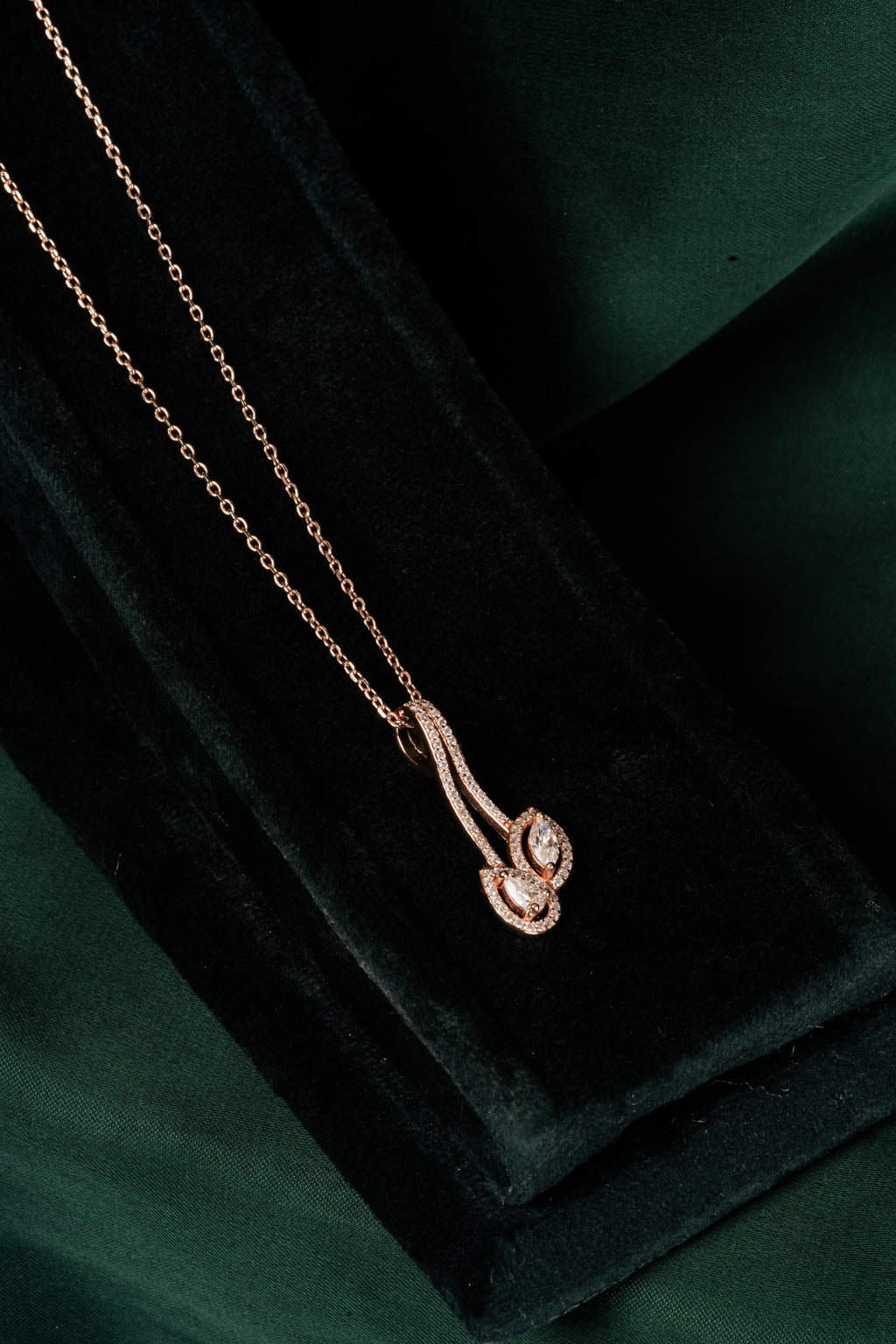 Rose Gold Tied Form Pendant – Front View – Rose Gold Moissanite – Myraé