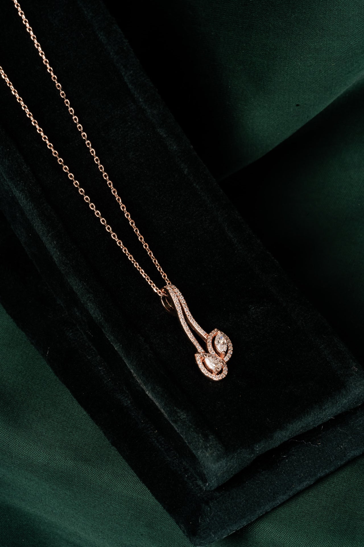 ROSE GOLD TIED FORM PENDANT