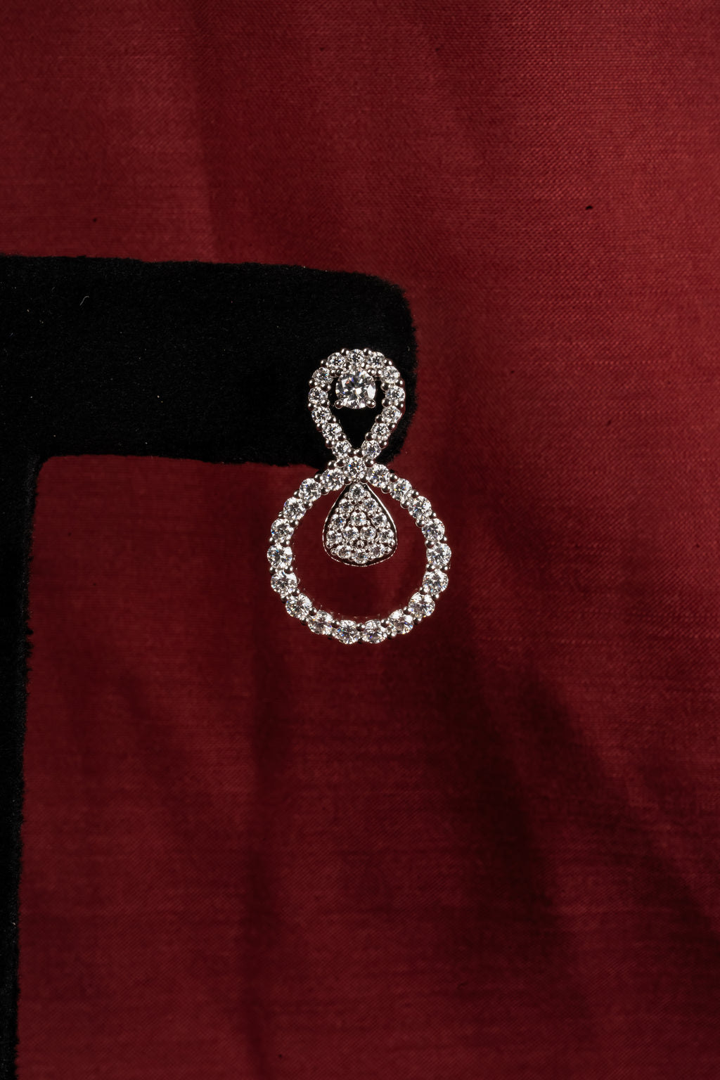 Silver Infinity Drop Earrings – Detail View – Silver Moissanite – Myraé