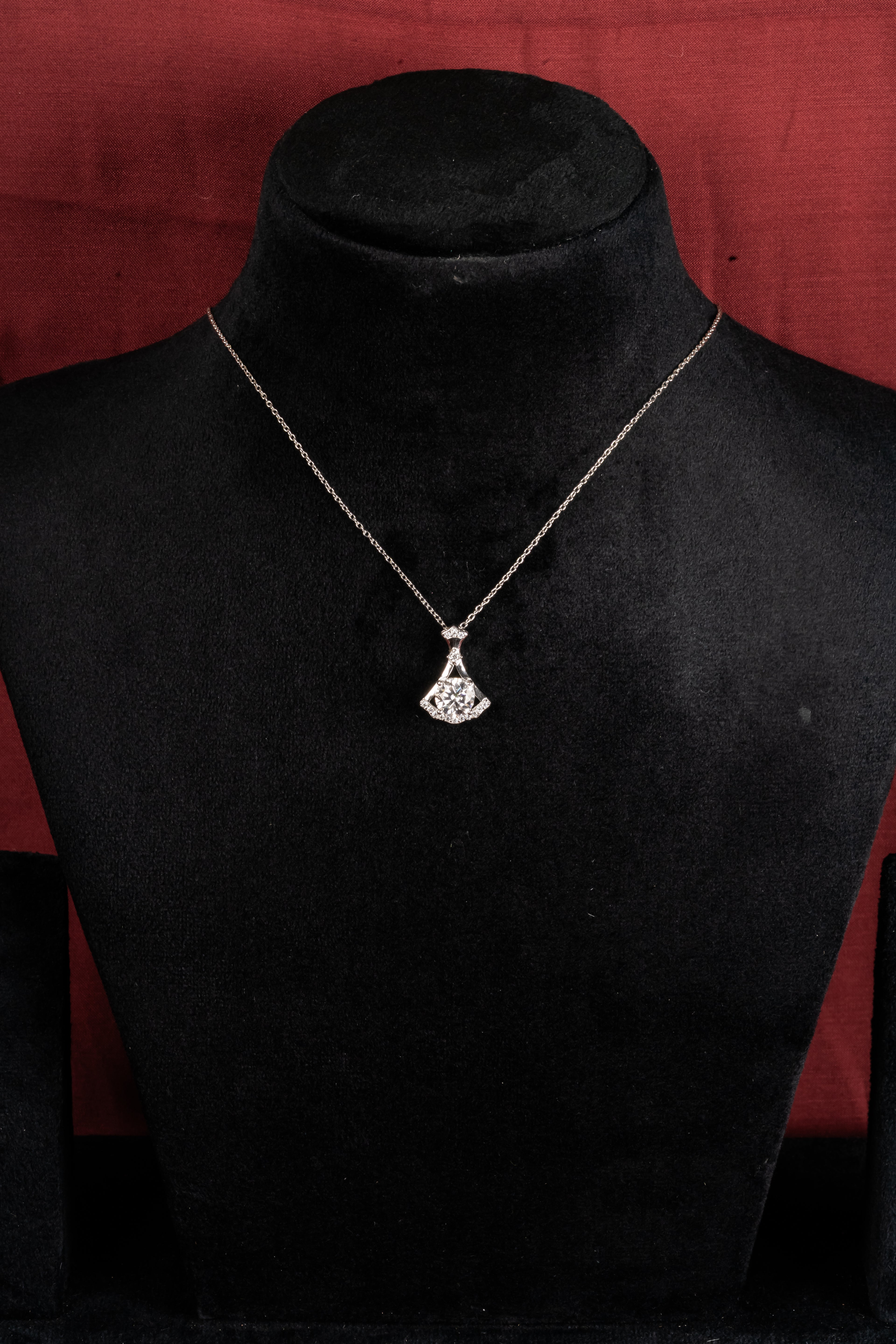 Silver Keystone Pendant – Front View – Sterling Silver Moissanite – Myraé