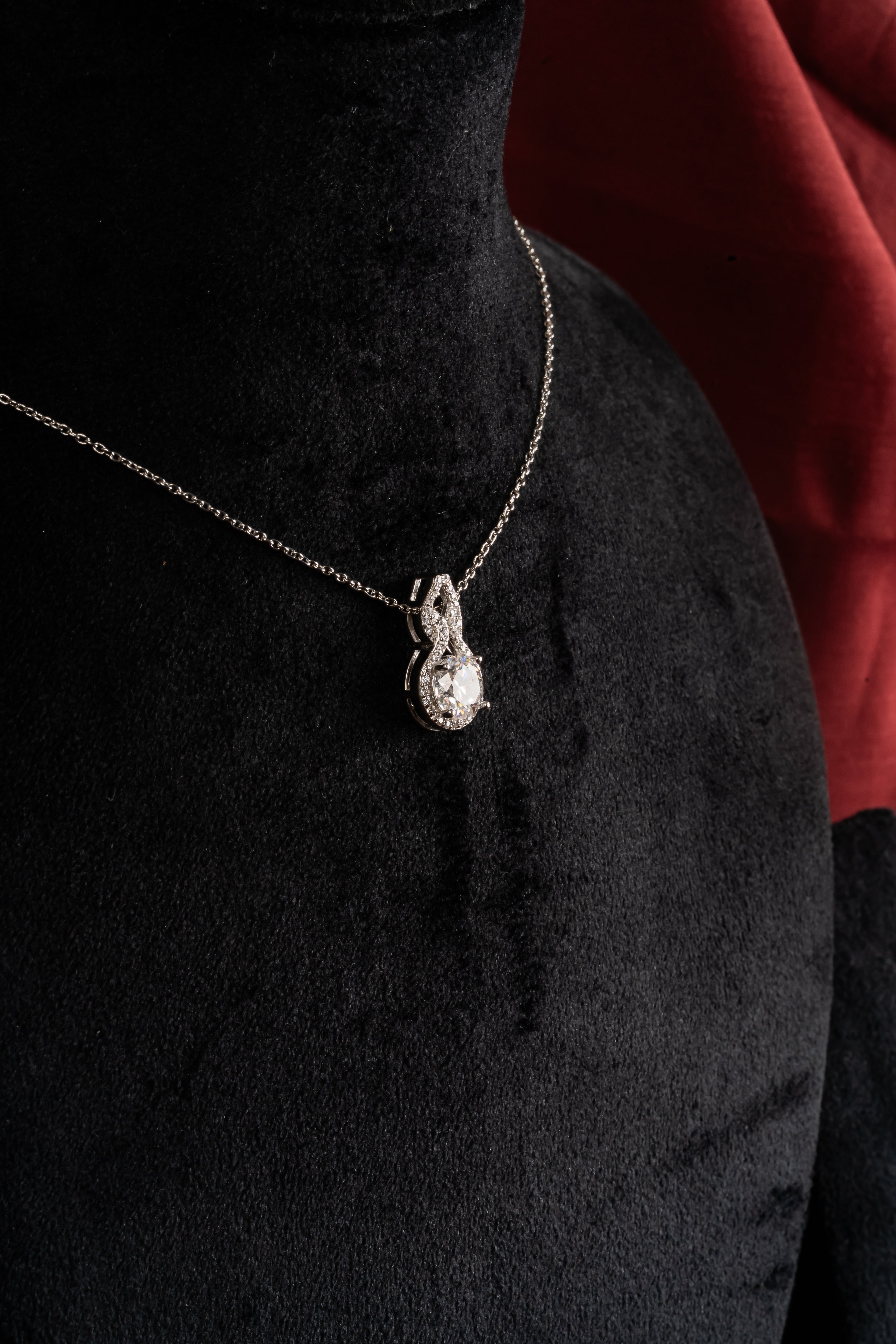 Silver Twinfold Pendant – Detail View – Sterling Silver Moissanite – Myraé