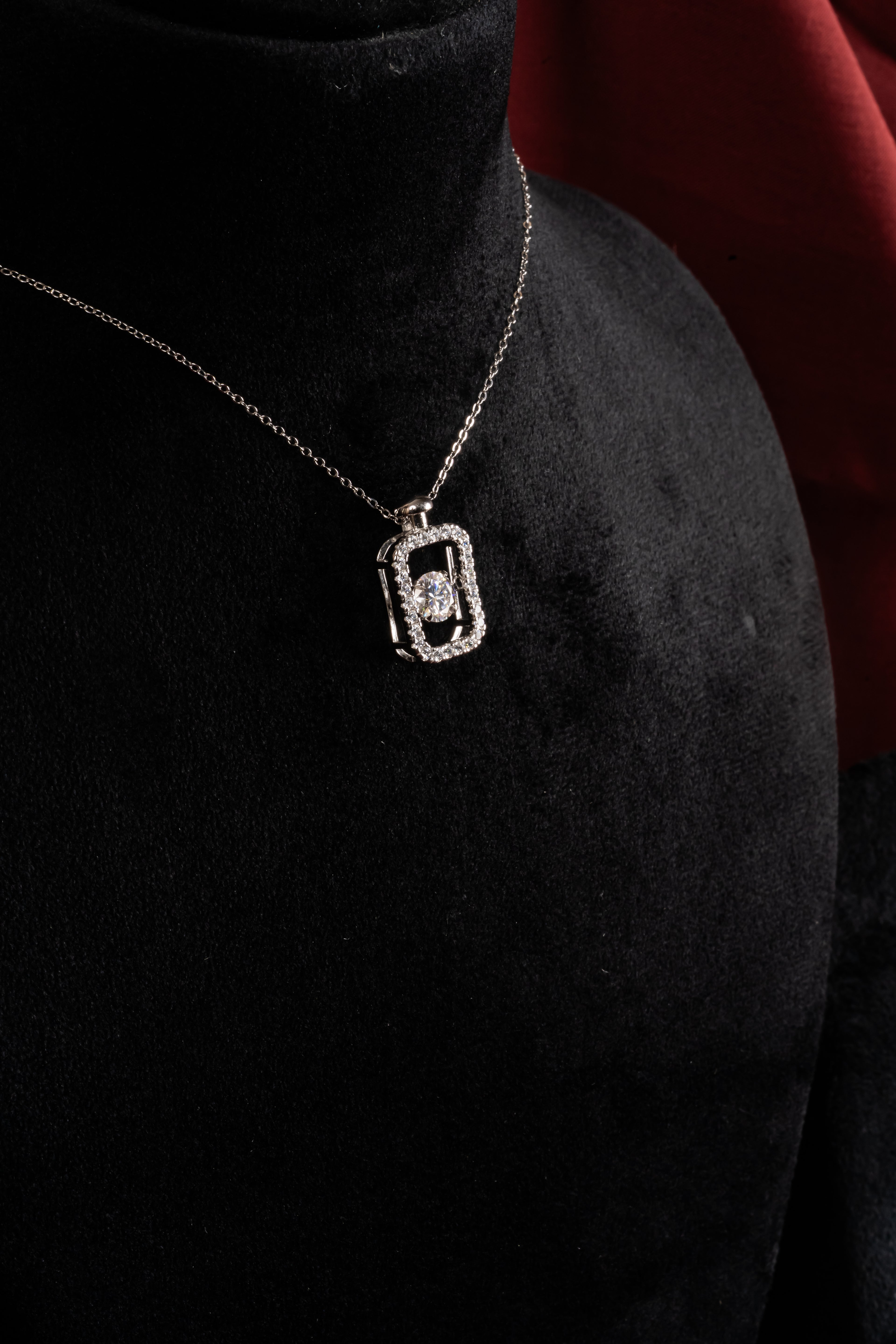 Silver Clear View Pendant – Sterling Silver Moissanite Pendant – Myraé