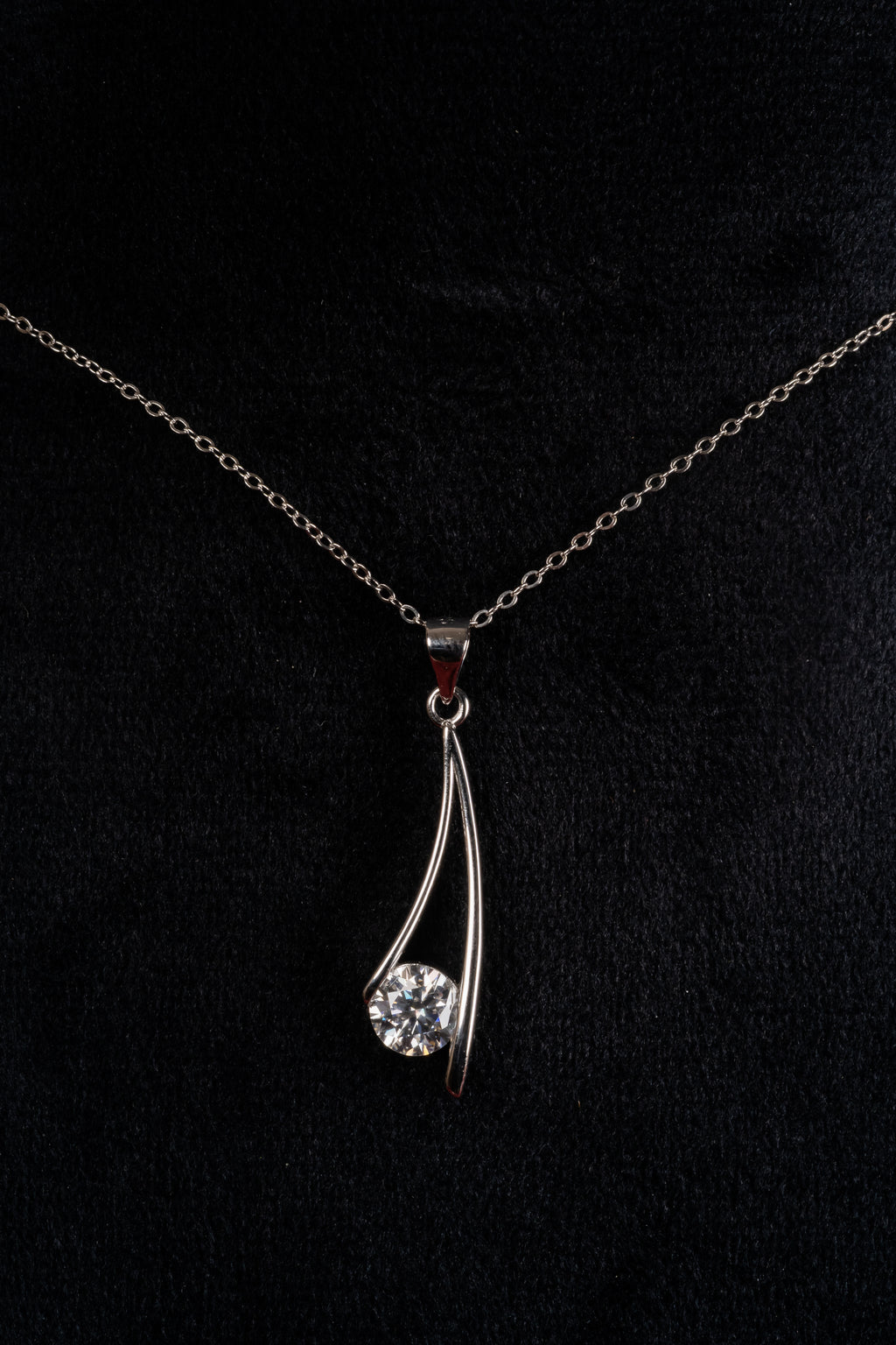 Silver Arc Drop Pendant – Detail View – Sterling Silver Moissanite – Myraé