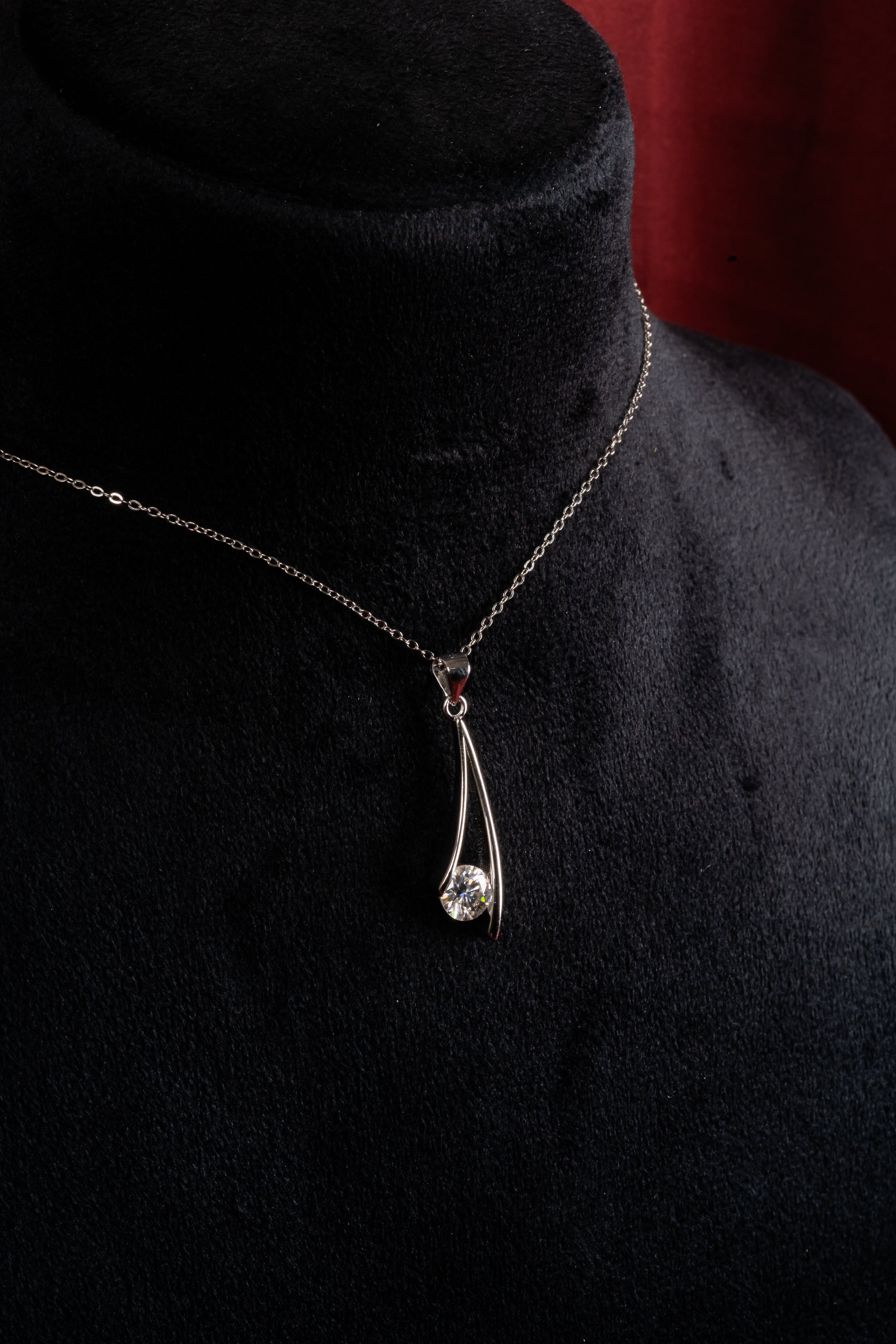 Silver Arc Drop Pendant – Side View – Sterling Silver Moissanite – Myraé