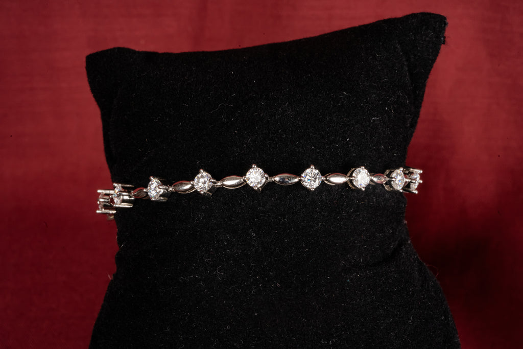Silver City Row Bracelet – Front View – Sterling Silver Moissanite – Myraé