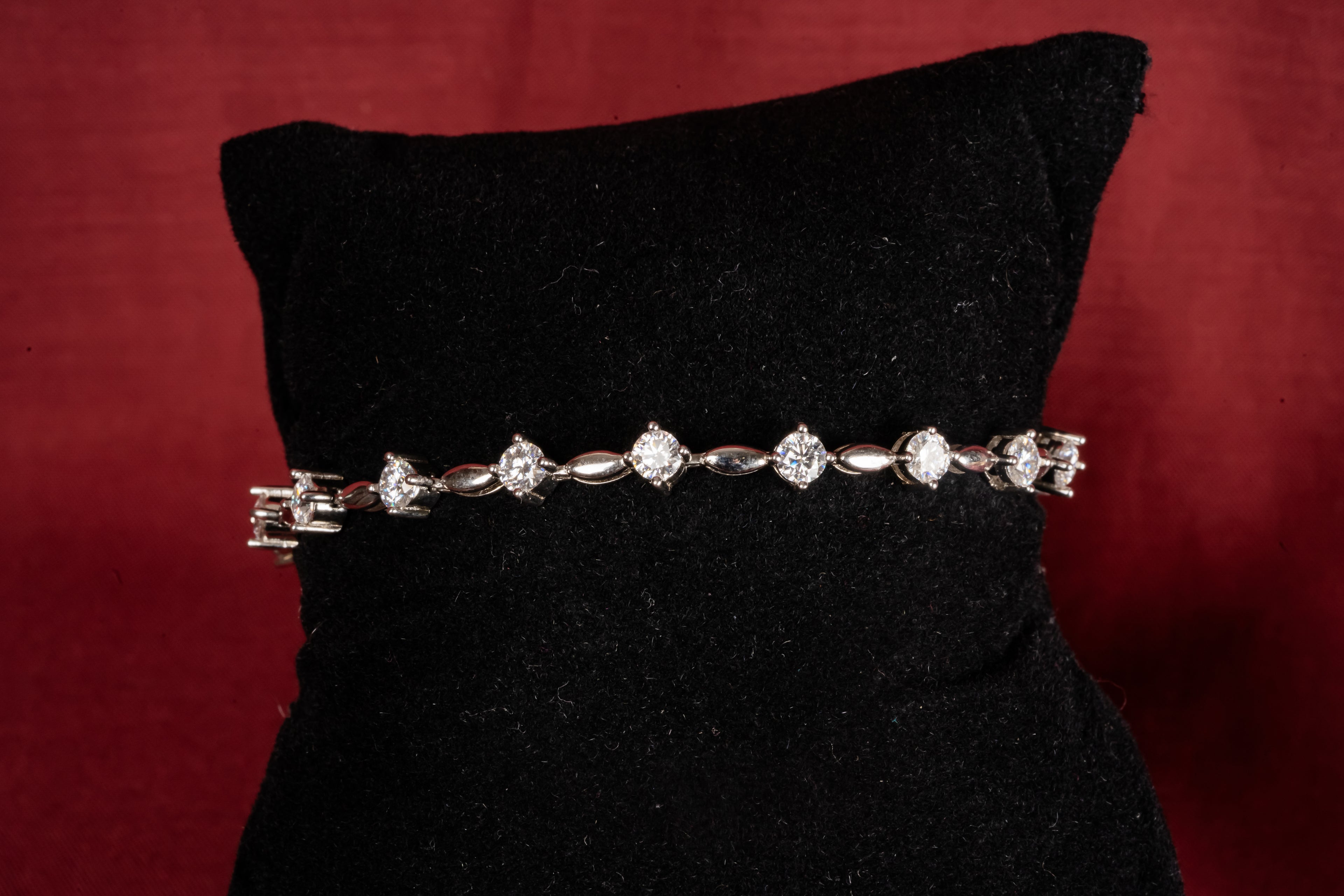 Silver City Row Bracelet – Front View – Sterling Silver Moissanite – Myraé