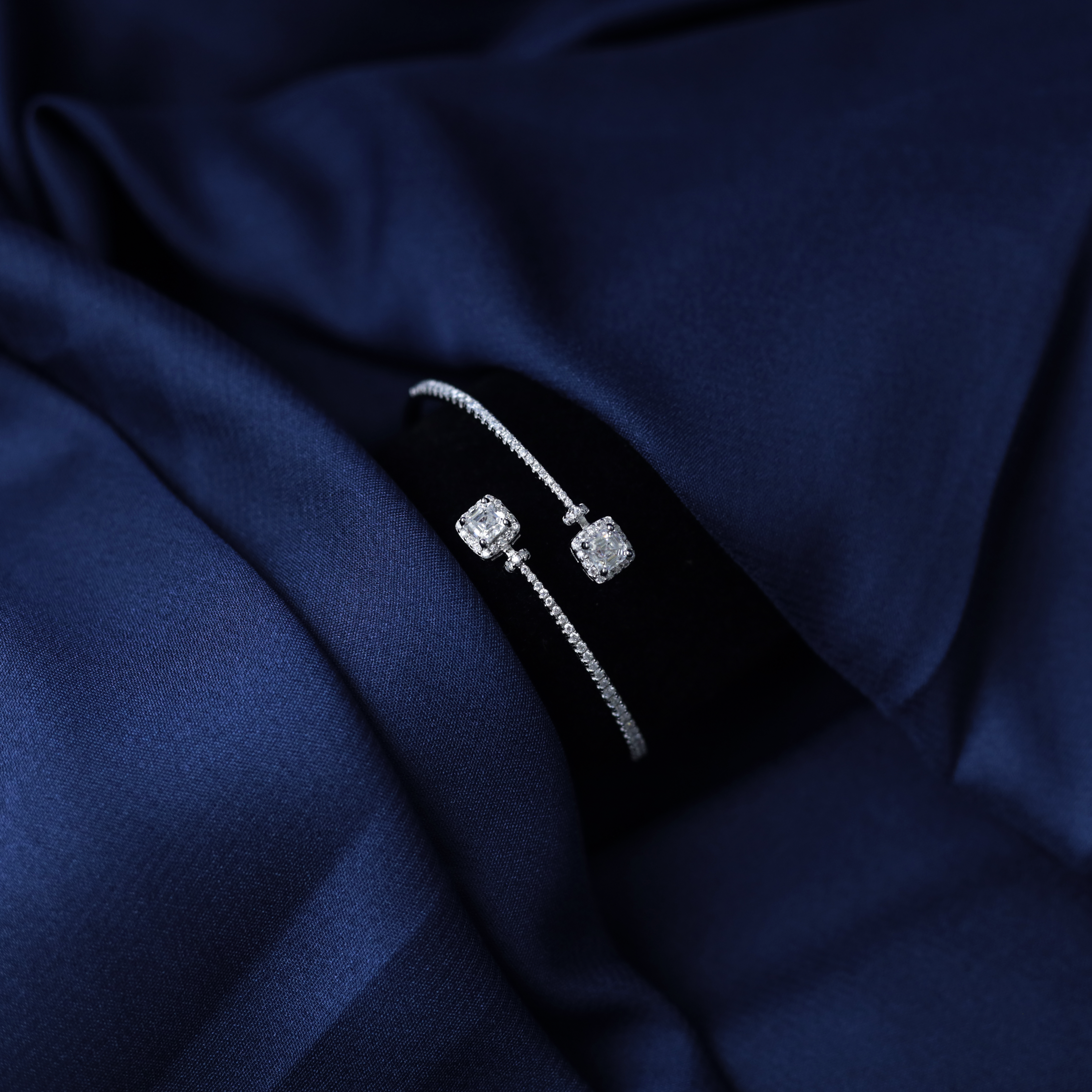 Whisper Cuff Bracelet – Detail View – Silver Moissanite – Myraé