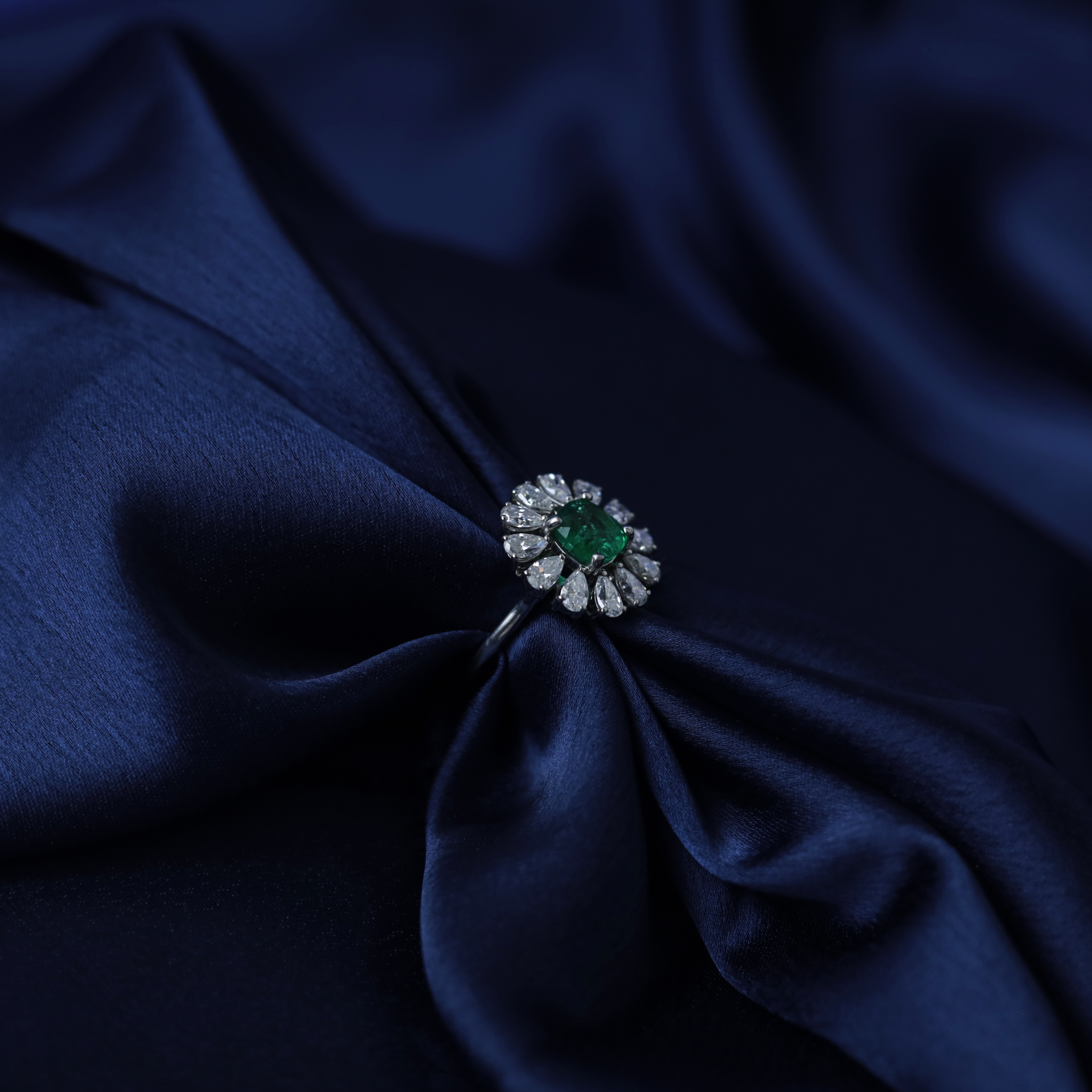 Emerald Garden Ring – Detail View – Silver Moissanite – Myraé
