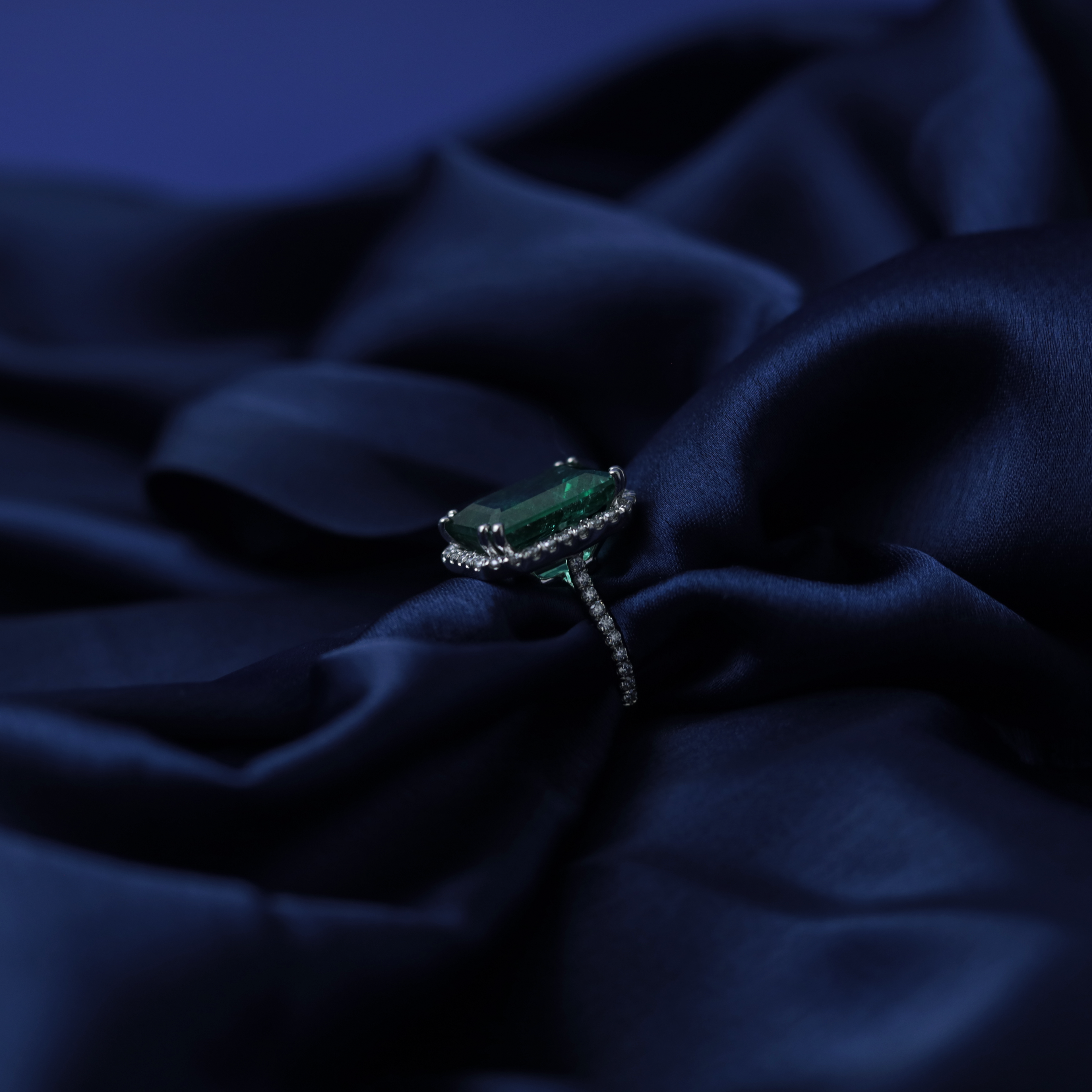 Estate Emerald Ring – Side View – Silver Moissanite – Myraé