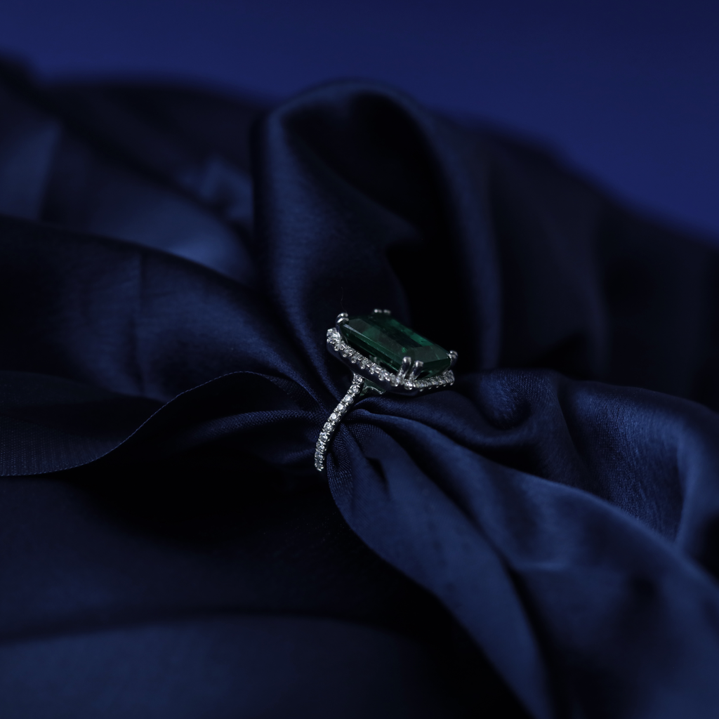 Estate Emerald Ring – Detail View – Silver Moissanite – Myraé