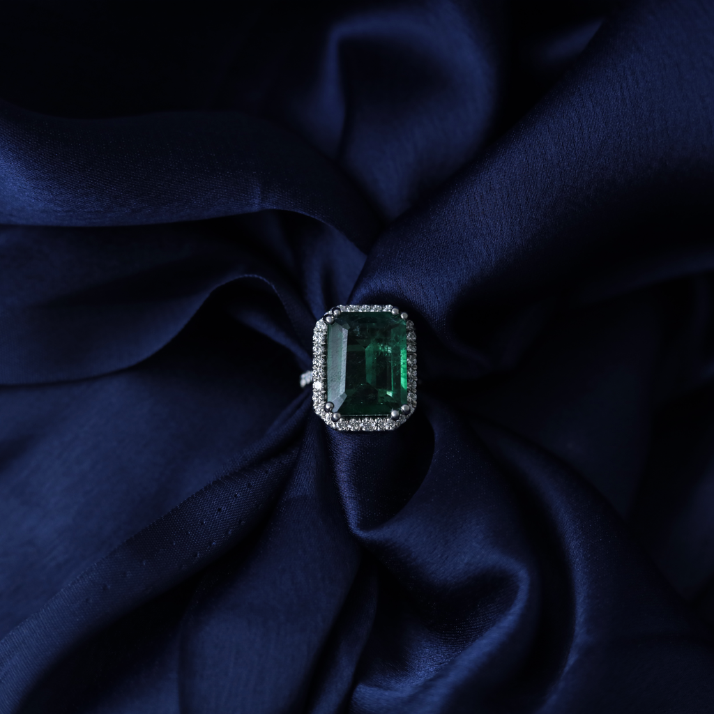 Estate Emerald Ring – Front View – Silver Moissanite – Myraé