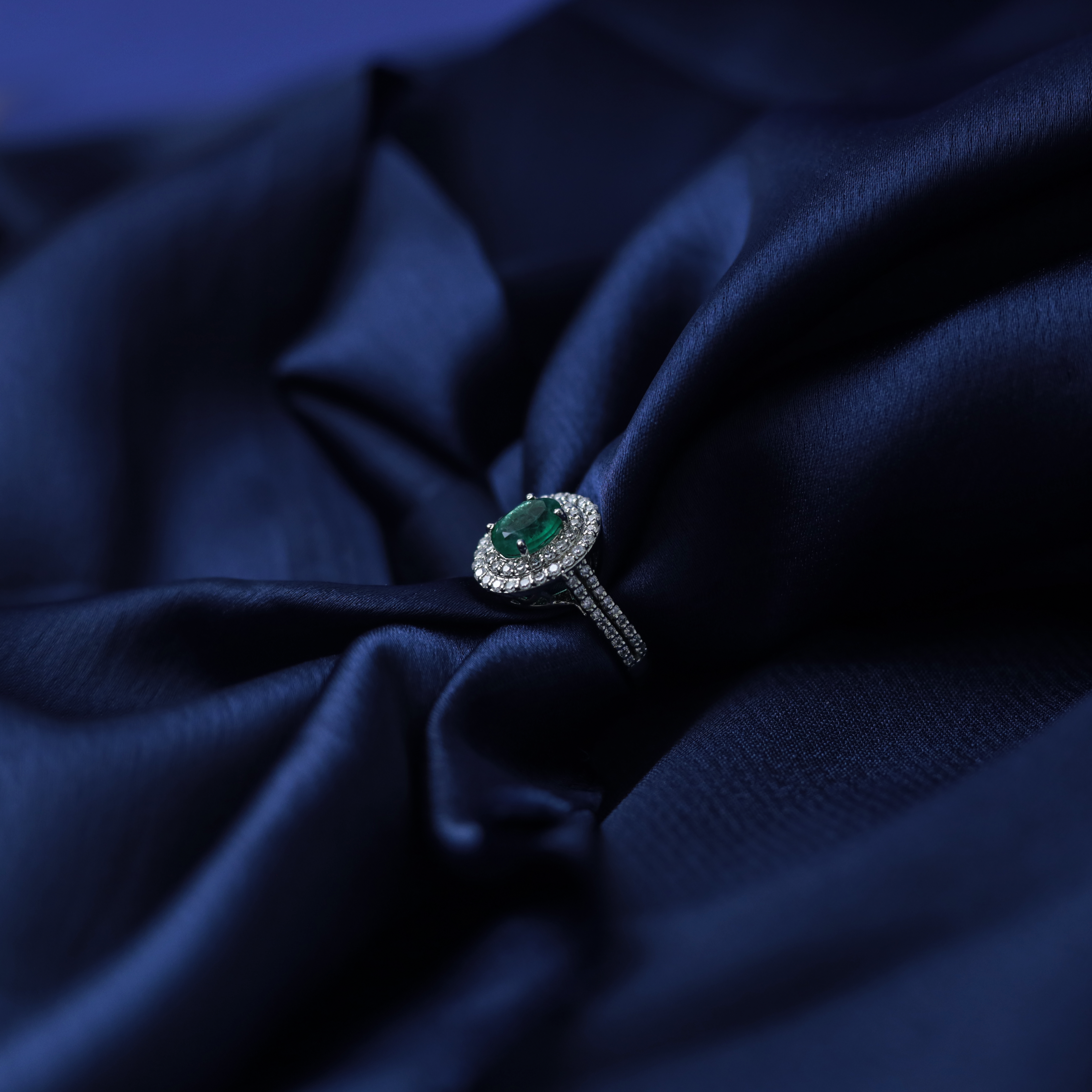 Royal Emerald Halo Ring – Side View – Silver Moissanite – Myraé