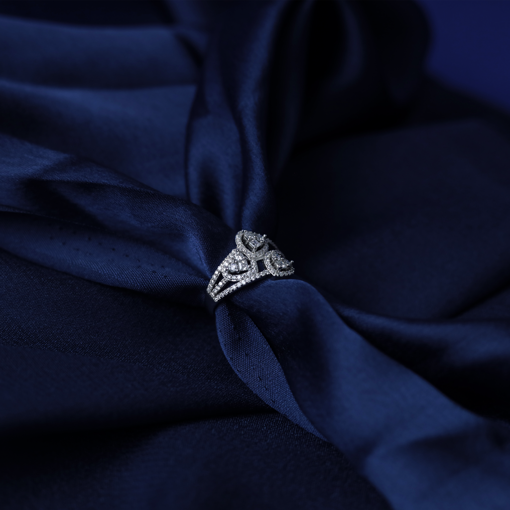 Marquise Leaf Cluster Ring – Detail View – Silver Moissanite – Myraé