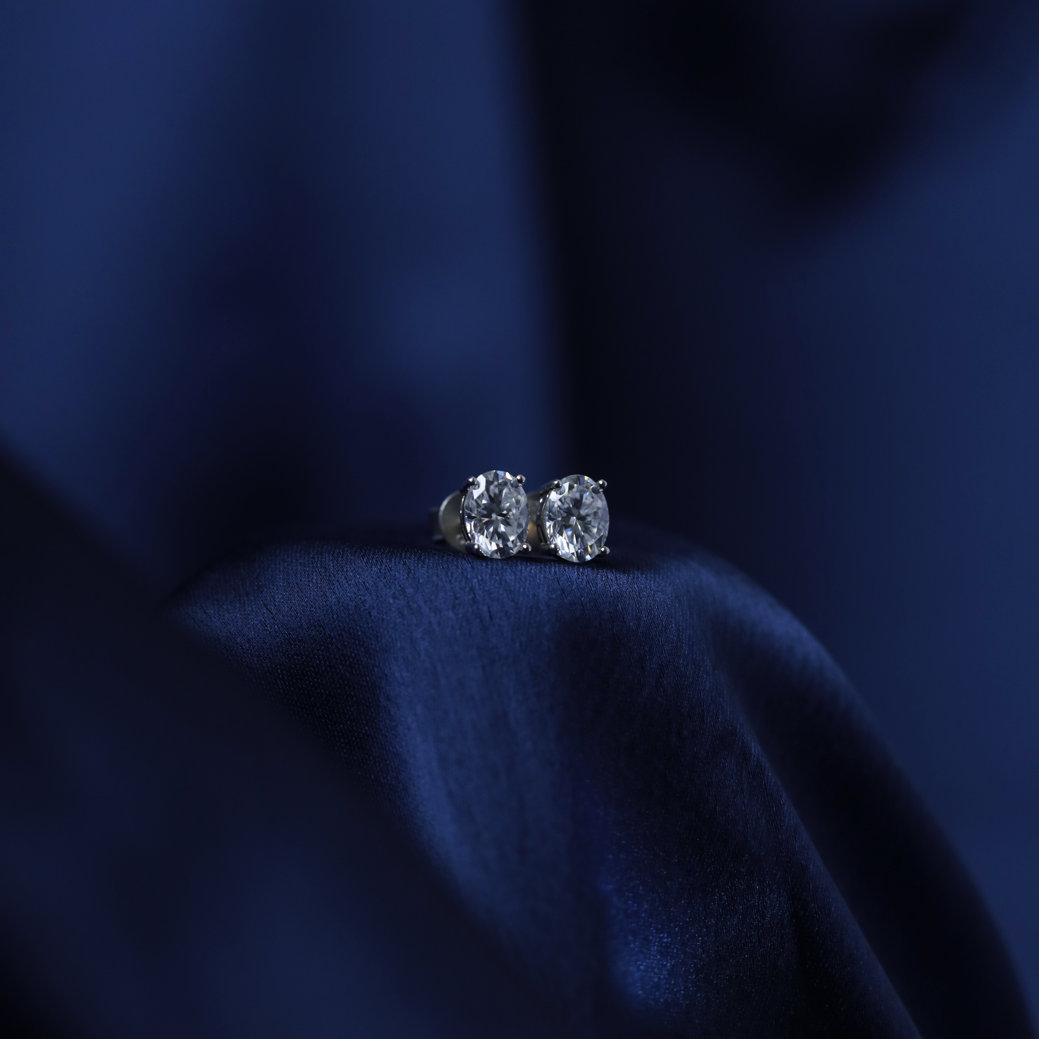 Cushion Grace Studs