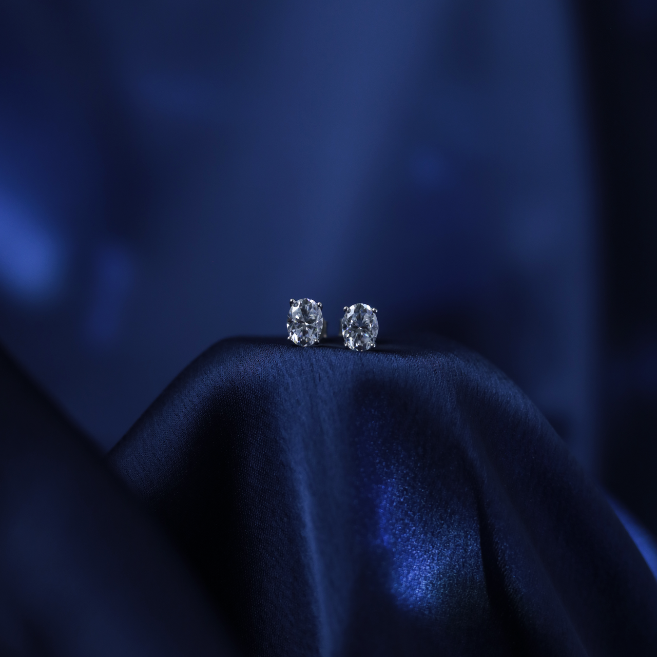 Cushion Grace Studs