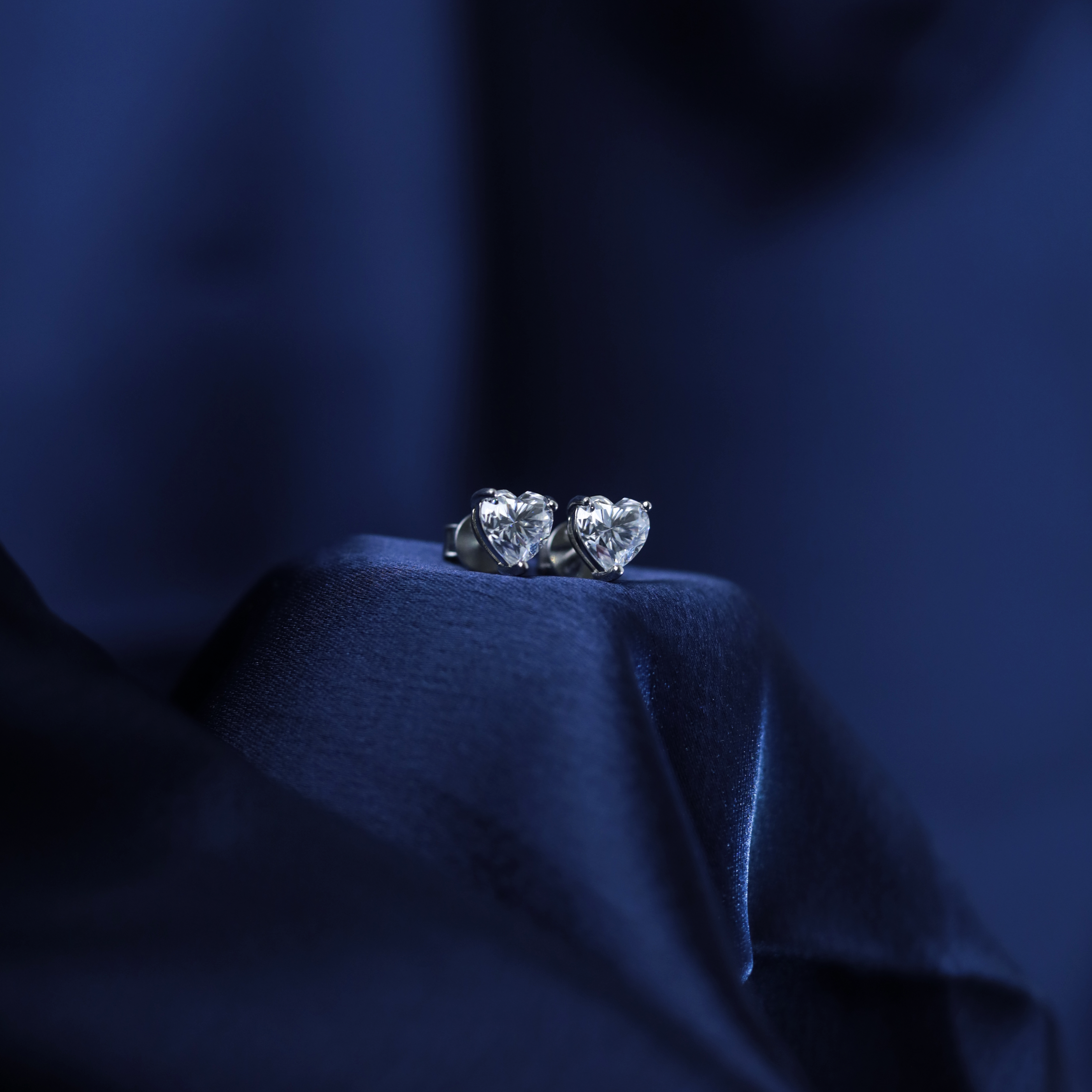 Heart's Promise Studs – Detail View – Silver Moissanite – Myraé