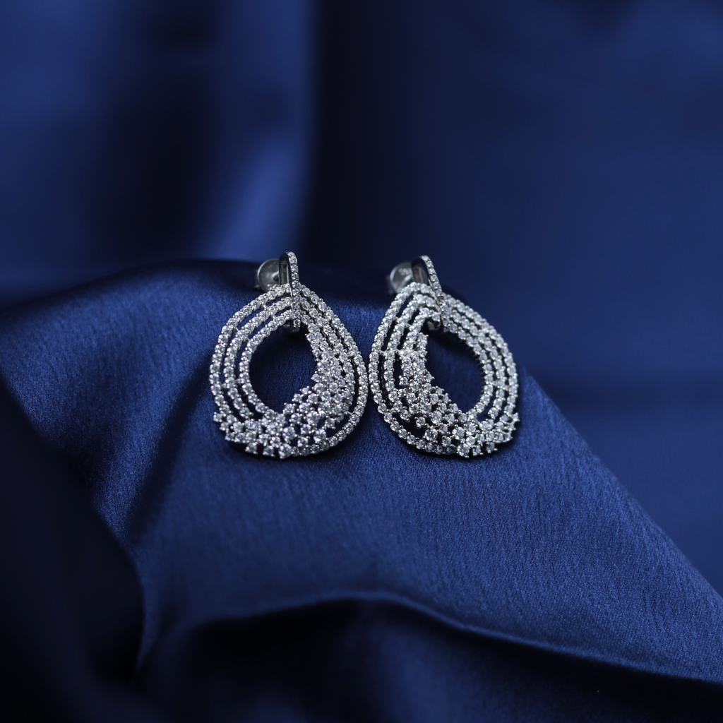 Grand Chandelier Earrings – Detail View – Silver Moissanite – Myraé