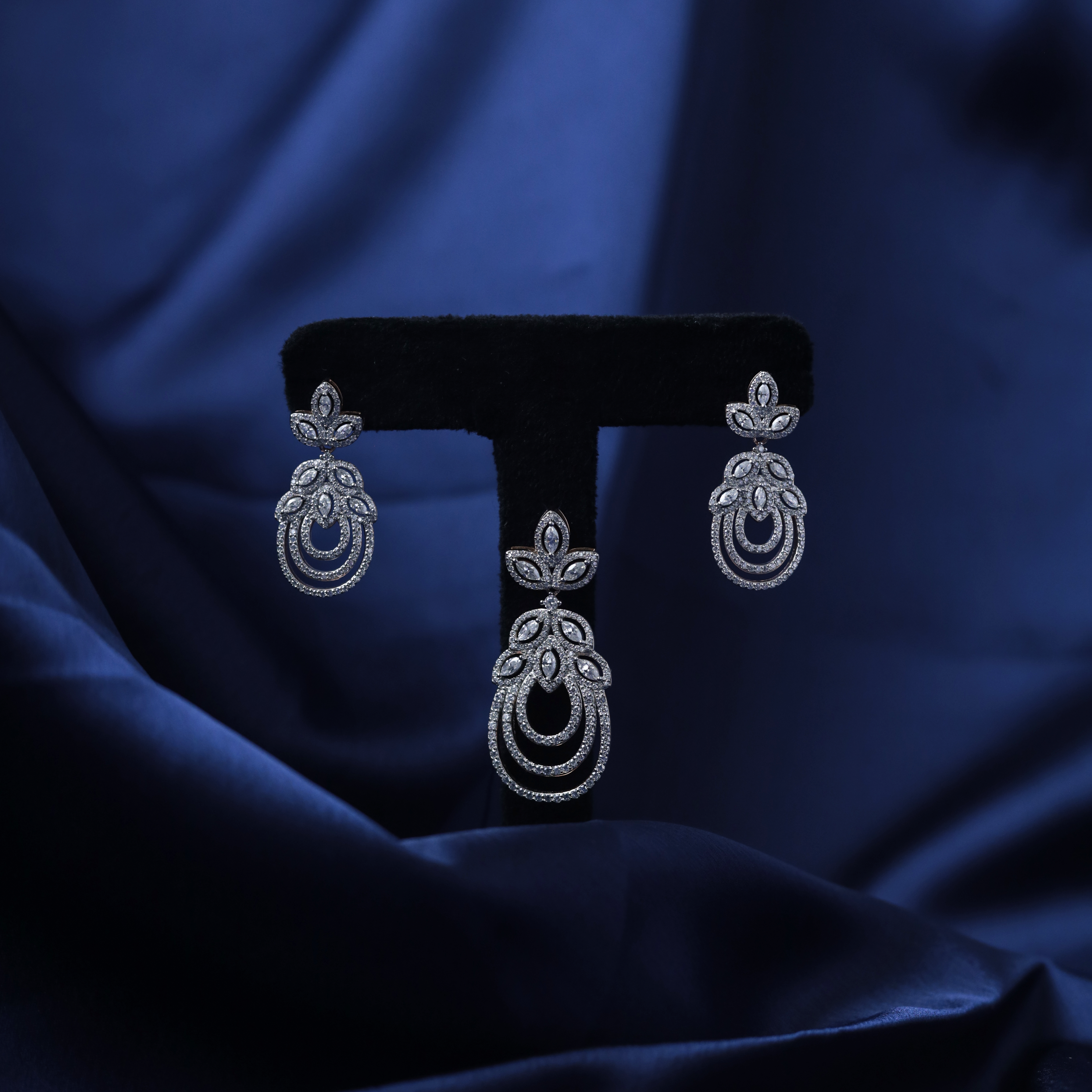 Heritage Chandelier Set – Earrings View – Silver Moissanite – Myraé