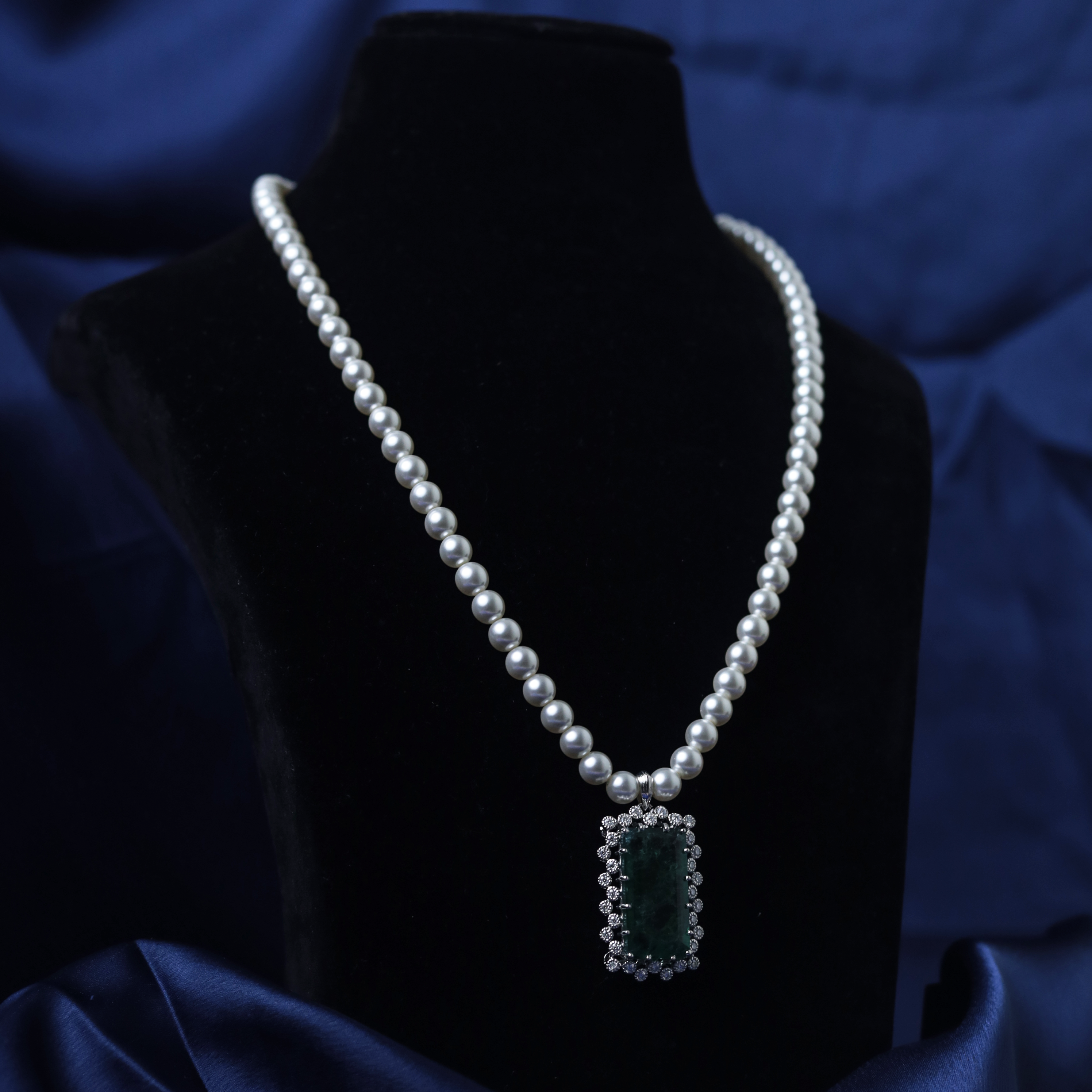 Silver Heirloom Frame Mothi Necklace
