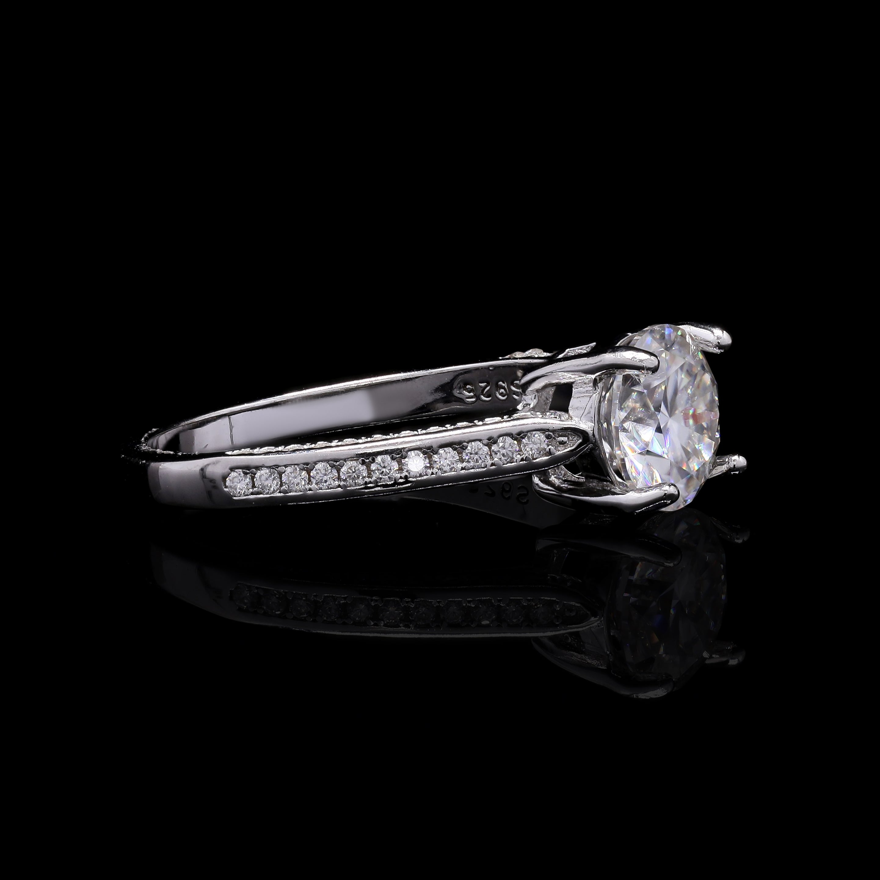 Pillar Solitaire Ring - front